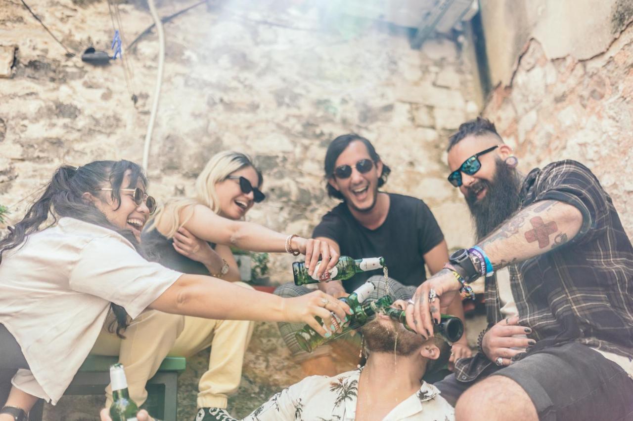 Booze & Snooze Social Hostel スプリト エクステリア 写真